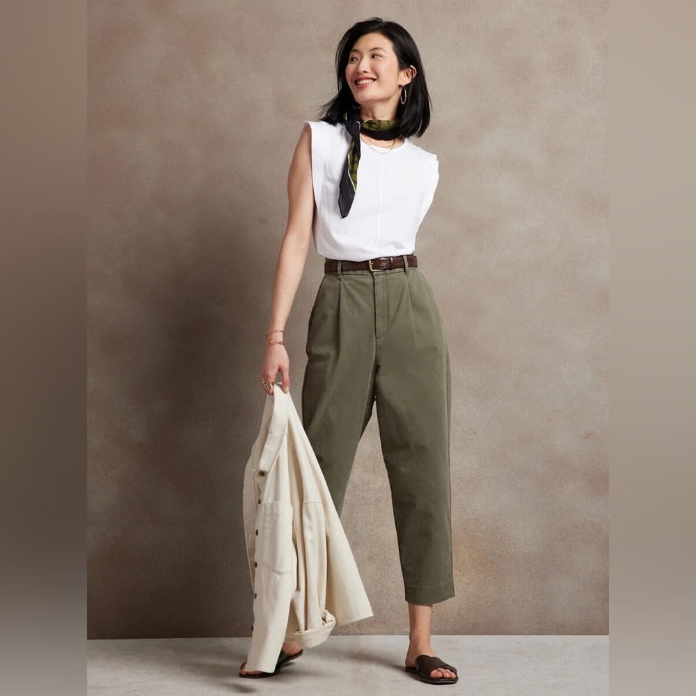 Banana Republic Pleated Cropped Chino Pants Size 2 Petite